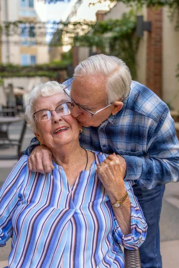 Happy residents at Merrill Gardens at Burien in Burien, Washington